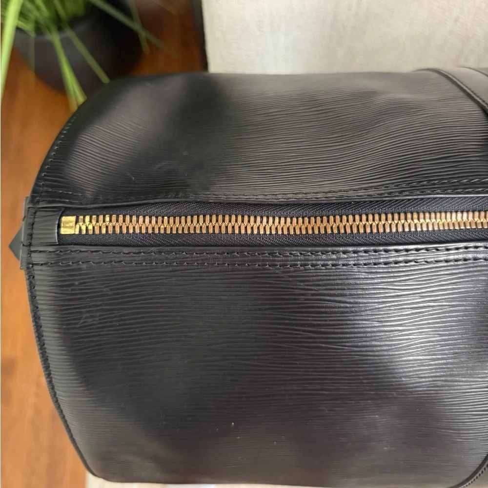 Authentic Louis Vuitton unisex Keepall 55 bag black Epi leather - Picture 14 of 16